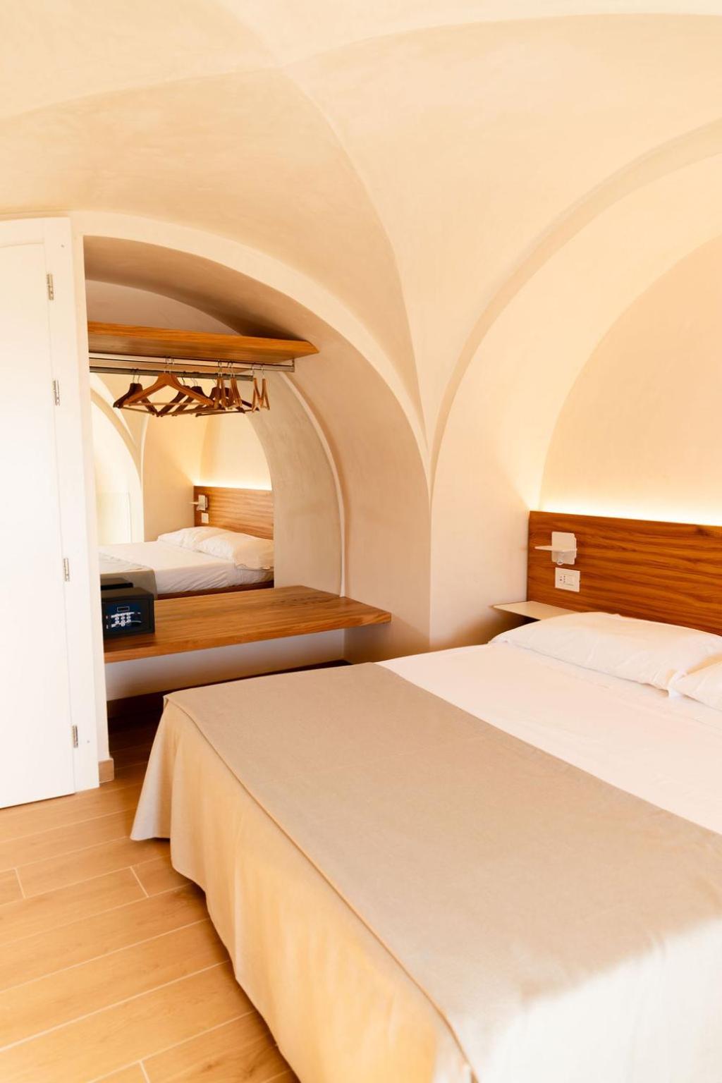 Sun Serenity Suite トロペーア エクステリア 写真