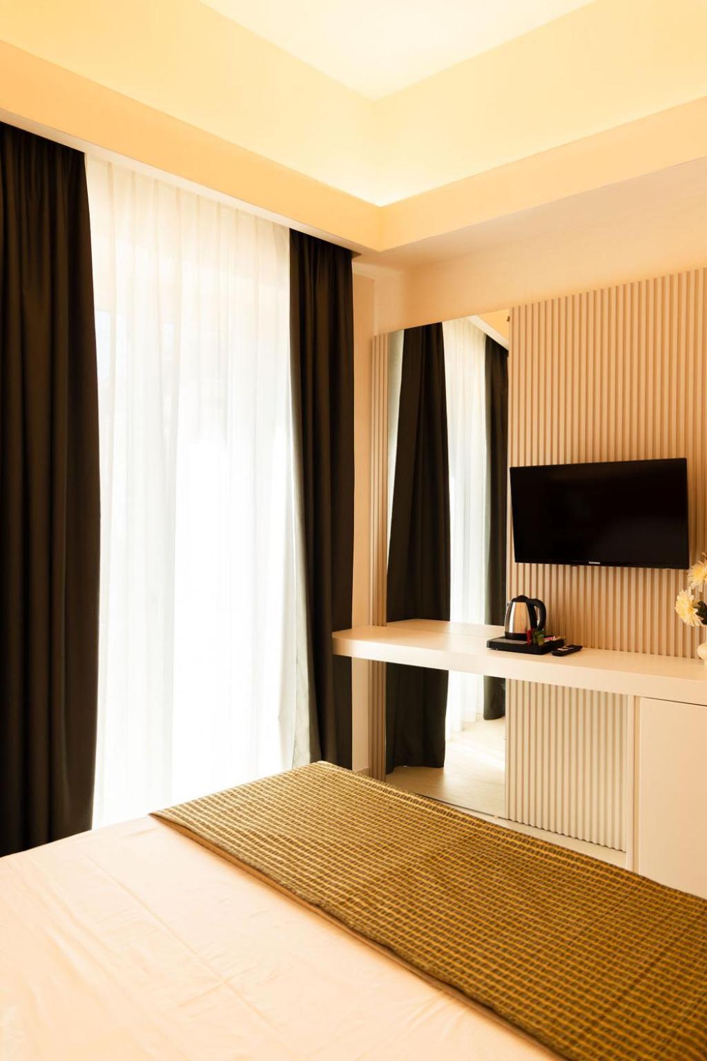 Sun Serenity Suite トロペーア エクステリア 写真