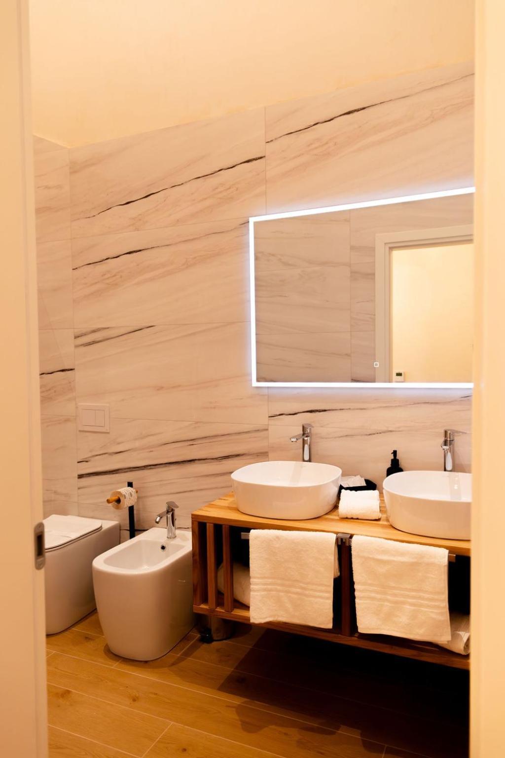Sun Serenity Suite トロペーア エクステリア 写真