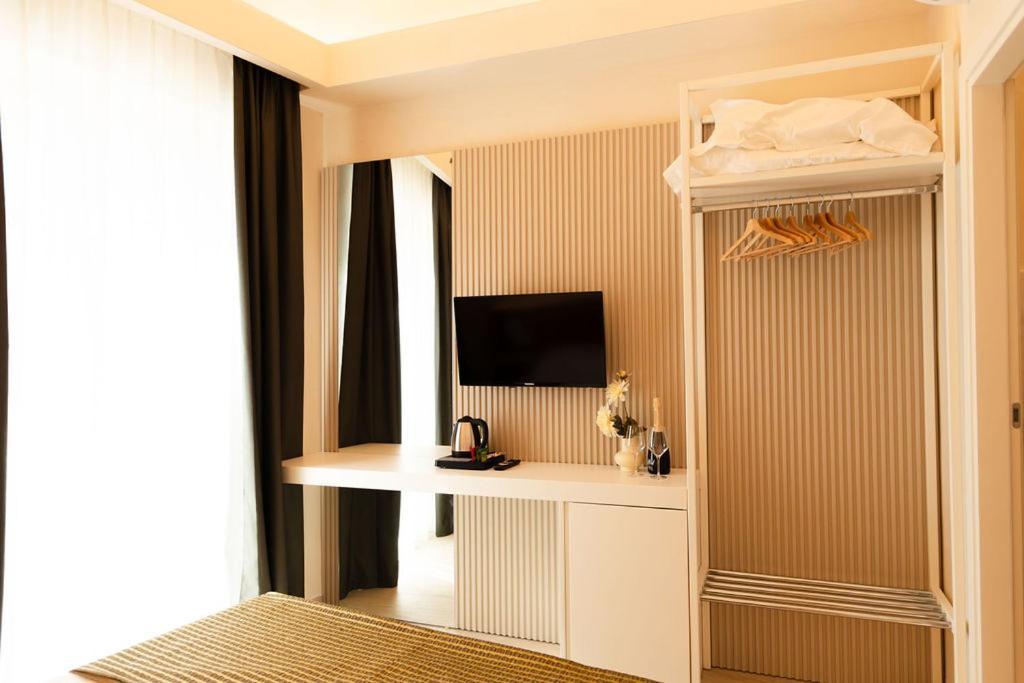 Sun Serenity Suite トロペーア エクステリア 写真